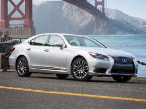 Lexus LS460 2012 года